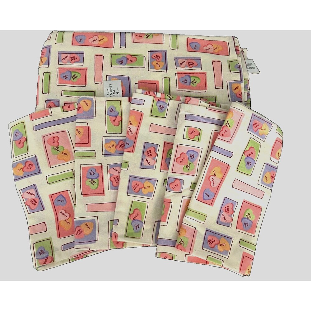 Kohls Happy Valentines Day Oblong Tablecloth 60 x 85" and 5 Napkins 20 x 20"